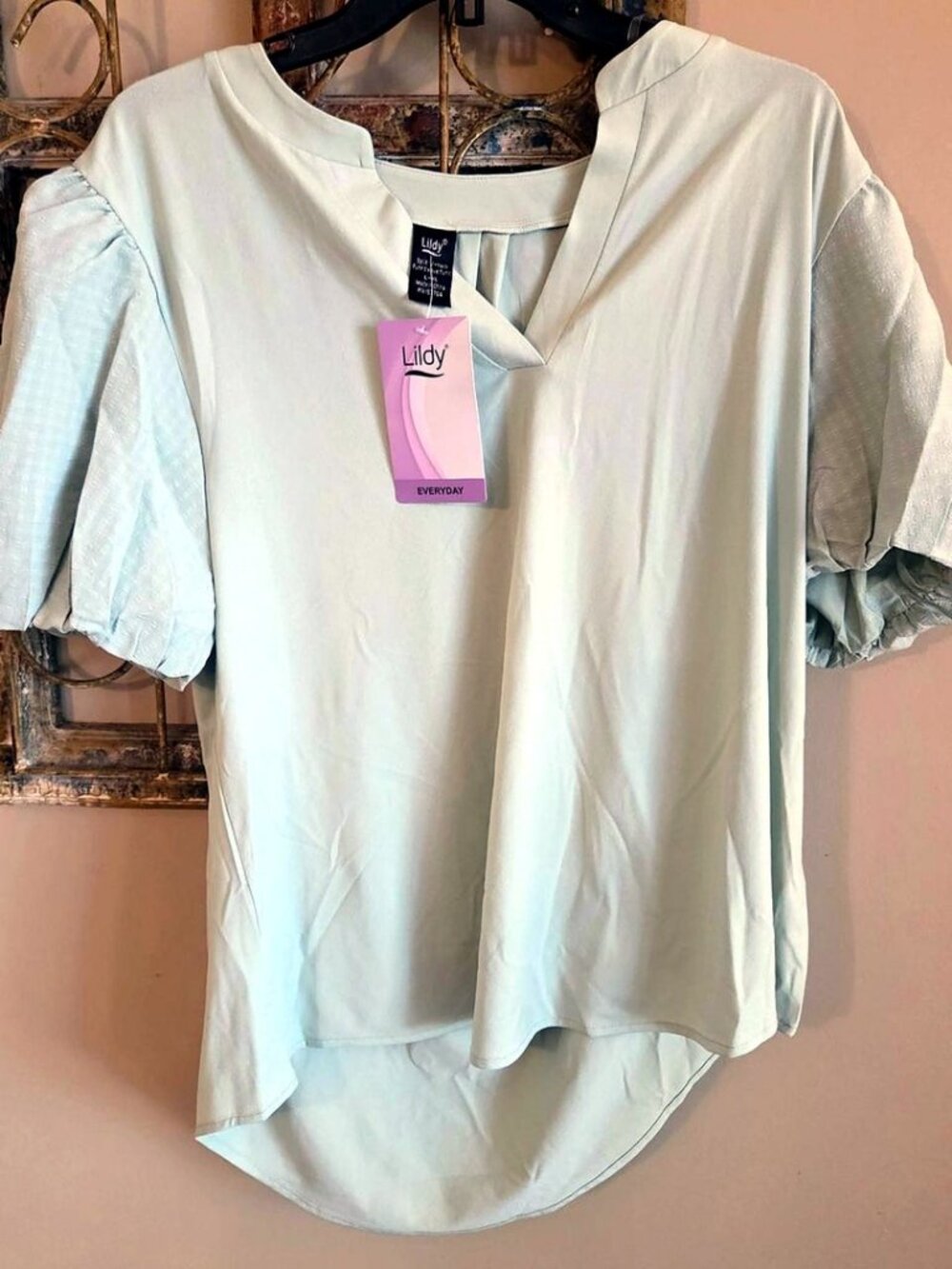 Lildy Split V-Neck Puff Sleeve Tunic Top Mint Green Size L-XL NWT